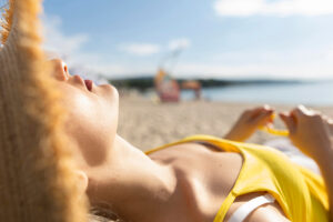 napozás a tengerparton