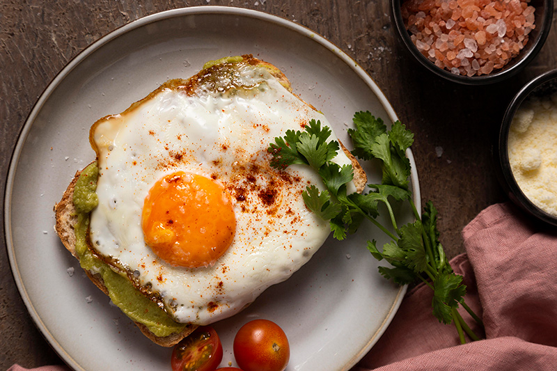 tükörtojás a kenyéren