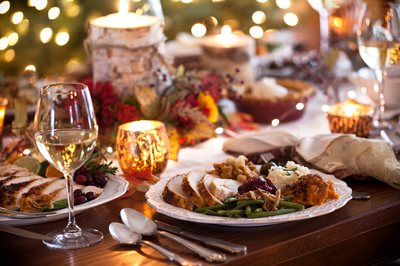 ünnepi ételek az asztalon